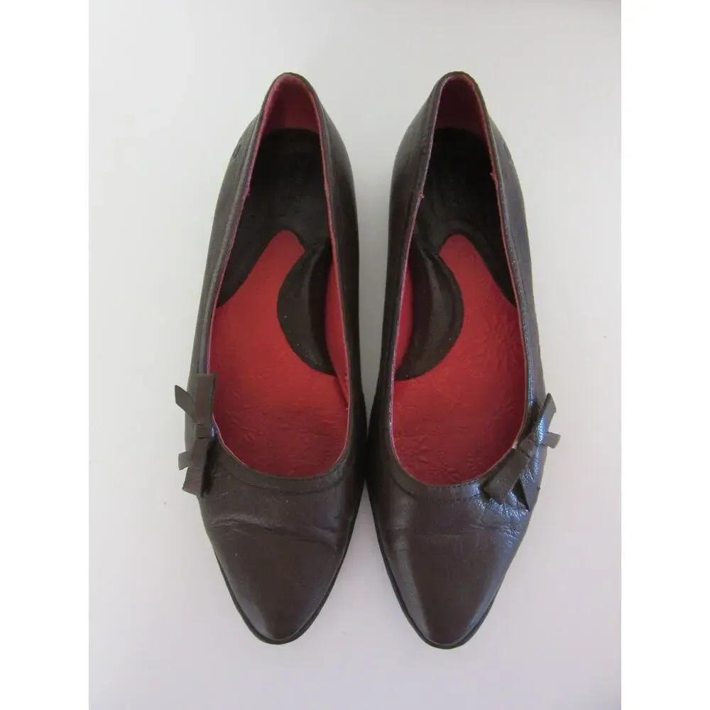 BORN Women's Dark Brown 7M Pointed Toe Comfort Flats